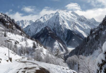 Snow Blankets Northwest Peaks as Temperatures Surge Across Plains; Delhi Braces for 33°C Heat Spike Fresh snowfall covering Himalayan peaks in Uttarakhand as plains experience rising temperatures in North India