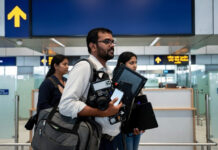 New Baggage Rules 2026: One Laptop Duty-Free, Lower Customs Duty on Electronic Gadgets International traveler carrying laptop and gadgets under India’s new baggage rules