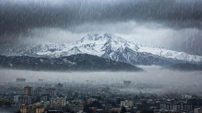 India weather forecast showing rain and snowfall across North India