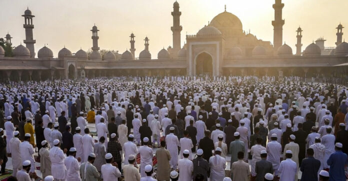 Alvida Juma 2026 prayers mosque crowd Ramadan last Friday India