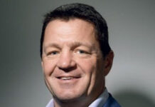 IndiGo CEO Pieter Elbers Resigns Amid Operational Crisis; Co-Founder Rahul Bhatia Takes Interim Charge IndiGo airline aircraft with news about CEO Pieter Elbers resignation and Rahul Bhatia taking interim leadership.