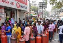 LPG booking timings India, gas cylinder restricted hours 5-7 AM 8 PM-12 midnight, Indane Bharat HP Gas server crash, 25 day refill rule panic, LPG shortage complaints Delhi, no gas cylinder delivery, domestic LPG crisis 2026 Long queues at LPG agency in Delhi as consumers face booking restrictions and server issues amid gas crisis, March 12, 2026