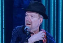 Don Schlitz, Songwriter Behind ‘The Gambler,’ Dies at 73; Country Music Mourns a Legend Don Schlitz, Songwriter Behind ‘The Gambler,’ Dies at 73; Country Music Mourns a Legend