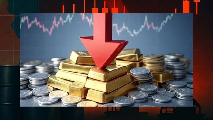 Gold and silver jewelry displayed in Delhi bullion market amid price fall