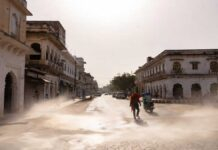 Deadly Heatwave Sweeps India: 10 States on Alert as Temperatures Cross 45°C People walking under extreme heatwave conditions in India with high temperature and bright sun