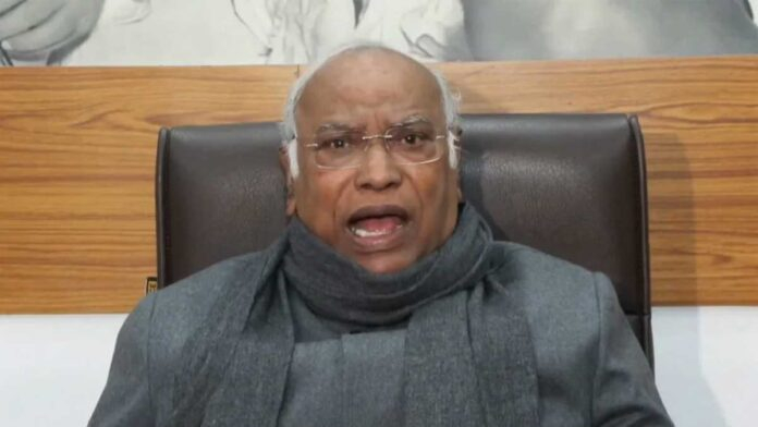 Mallikarjun Kharge addressing a political rally amid controversy over remarks on Prime Minister Narendra Modi