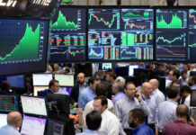 Wall Street Rises; S&P 500 Posts Weekly Gains Wall Street Update: S&P 500, Nasdaq End Higher
