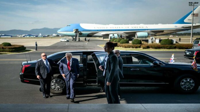 Boeing commercial aircraft displayed during a US-China aviation deal announcement involving Donald Trump and China
