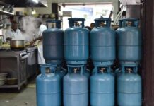 Commercial LPG Cylinder Price Jumps ₹993: Delhi Rate Hits ₹3,071.50 from May 1—No Change in Domestic LPG LPG Price Hike May 2026: Commercial Cylinder Up ₹993 in Delhi, Domestic LPG, Petrol & Diesel Prices Unchanged