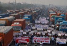 Delhi-NCR Truckers Call 3-Day Strike Against Pollution Charges and Proposed Vehicle Ban Truck drivers and transport unions protest in Delhi-NCR against ECC fee hikes and BS-4 vehicle restrictions during a three-day strike announcement.