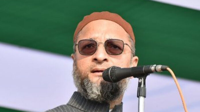 Owaisi Criticizes Bengal Welfare Eligibility Policy AIMIM chief Asaduddin Owaisi addressing a press conference while discussing welfare benefits and voter list verification issues in West Bengal
