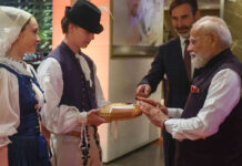 PM Modi Slovakia Visit: Indian Prime Minister Receives Traditional Bread and Salt Welcome in Bratislava PM Narendra Modi receives traditional bread and salt welcome during official visit to Bratislava, Slovakia